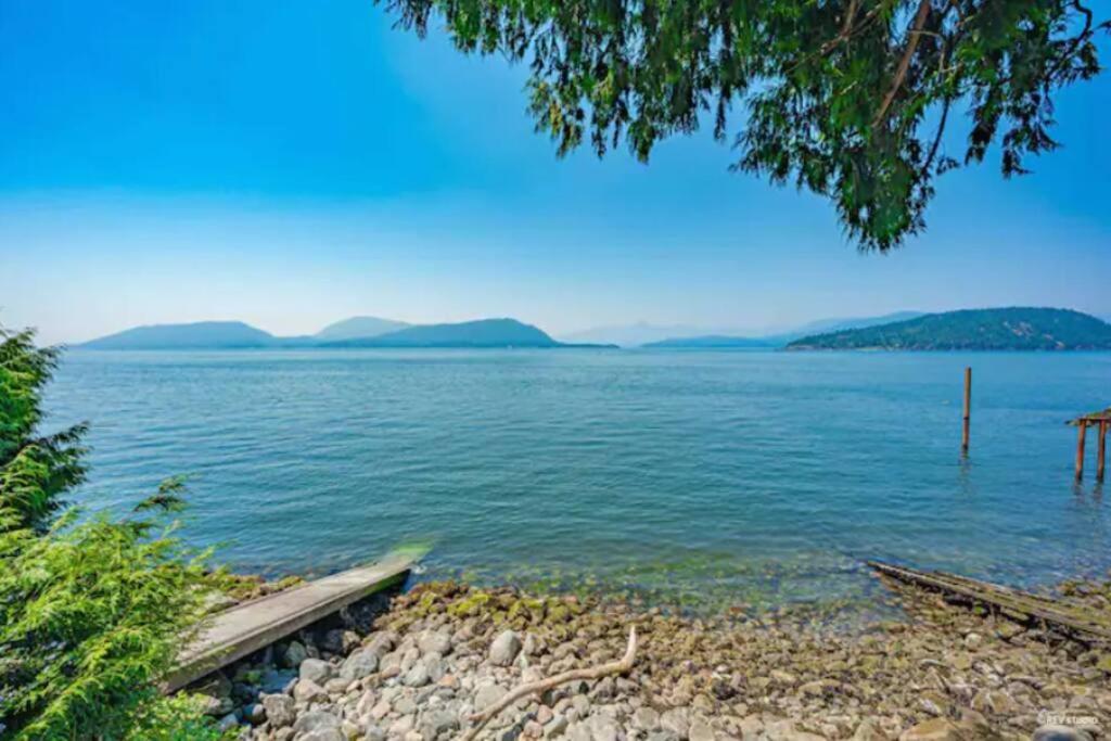 Waterfront Cottage With Superb Coastline Views West Vancouver Εξωτερικό φωτογραφία
