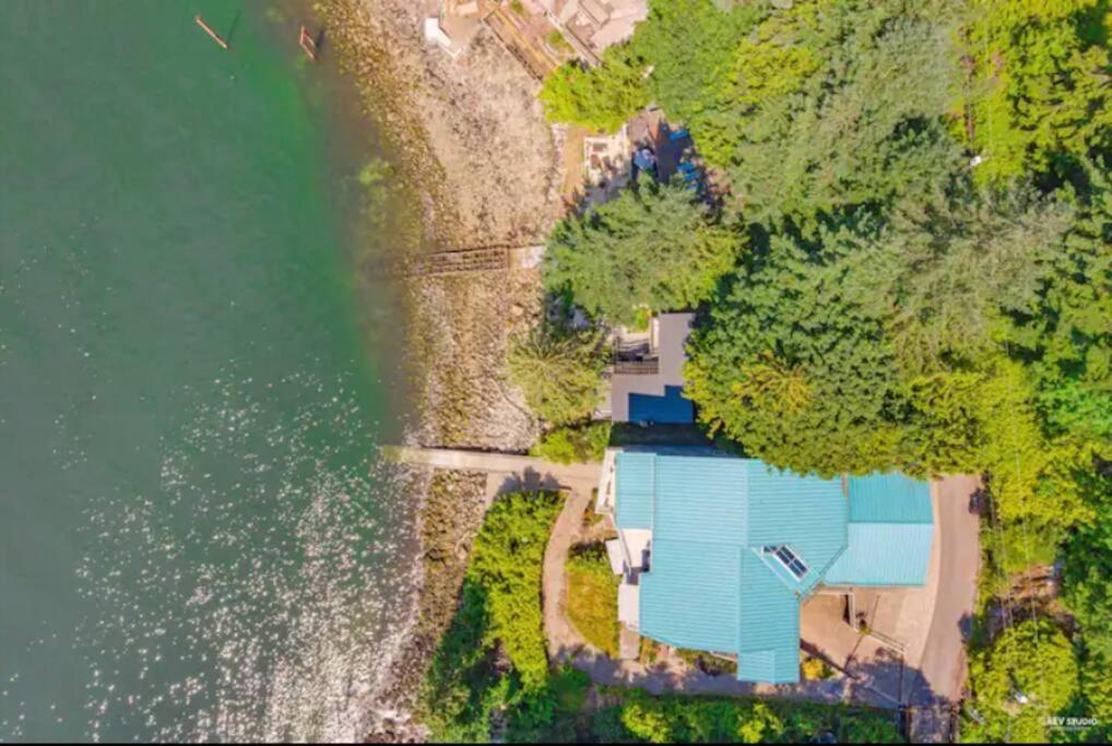 Waterfront Cottage With Superb Coastline Views West Vancouver Εξωτερικό φωτογραφία