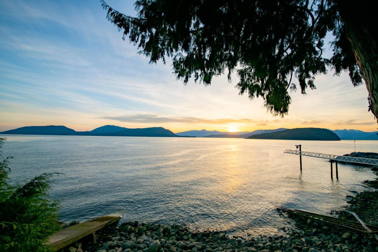 Waterfront Cottage With Superb Coastline Views West Vancouver Εξωτερικό φωτογραφία