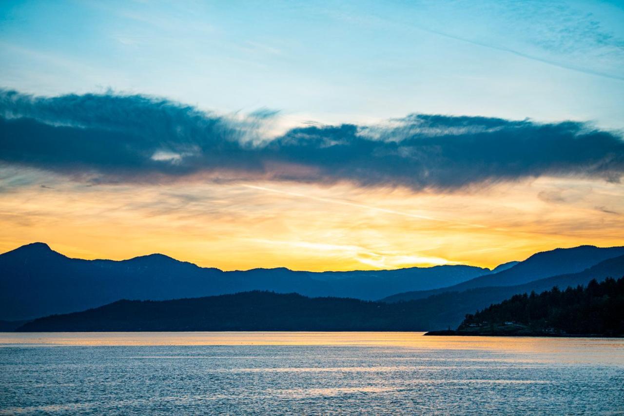 Waterfront Cottage With Superb Coastline Views West Vancouver Εξωτερικό φωτογραφία
