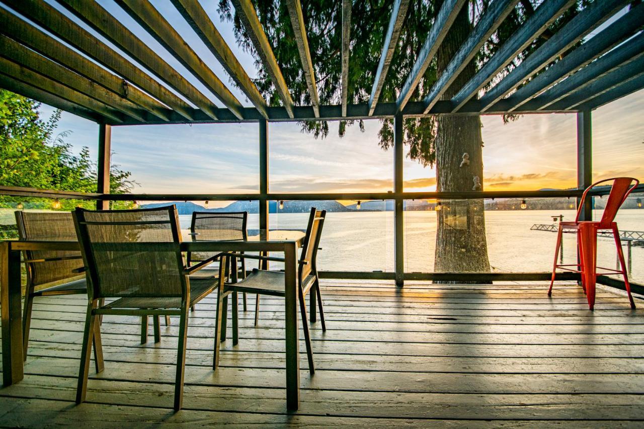 Waterfront Cottage With Superb Coastline Views West Vancouver Εξωτερικό φωτογραφία