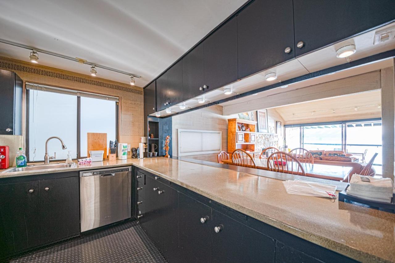 Waterfront Cottage With Superb Coastline Views West Vancouver Εξωτερικό φωτογραφία