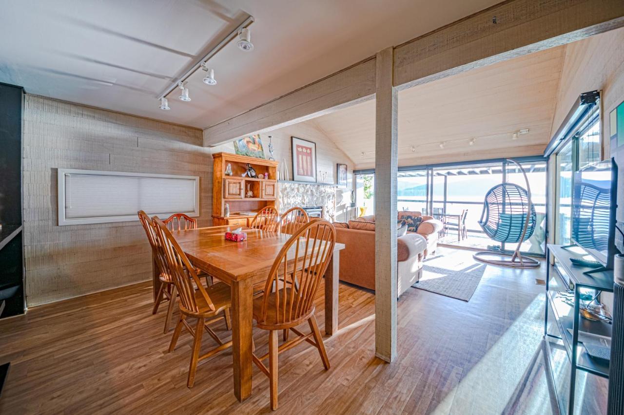 Waterfront Cottage With Superb Coastline Views West Vancouver Εξωτερικό φωτογραφία