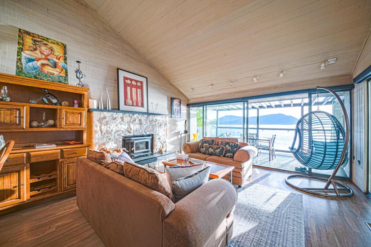 Waterfront Cottage With Superb Coastline Views West Vancouver Εξωτερικό φωτογραφία