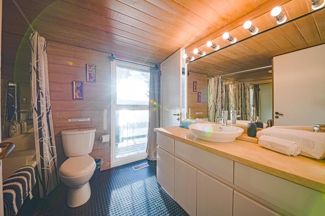 Waterfront Cottage With Superb Coastline Views West Vancouver Εξωτερικό φωτογραφία